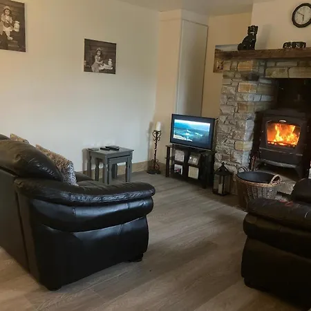 Cosy 2 Bedroom بيت للعطل Laconnell