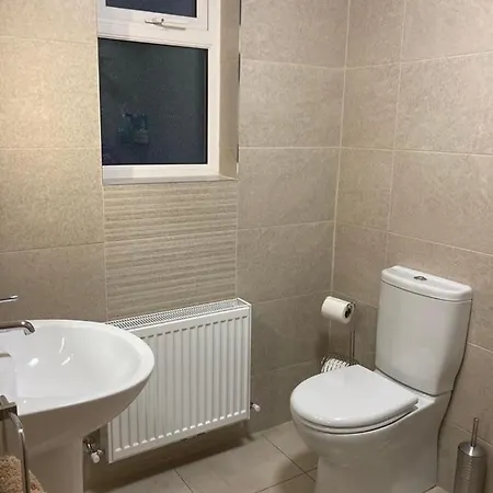 Cosy 2 Bedroom بيت للعطل *